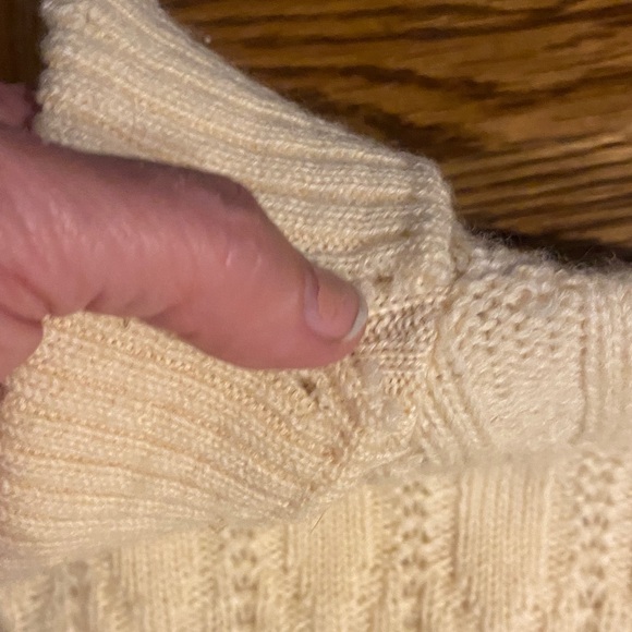 Chic Cream Turtleneck Sweater with Belt XS - Picture 4 of 11